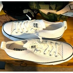Brand new never worn Converse size 6